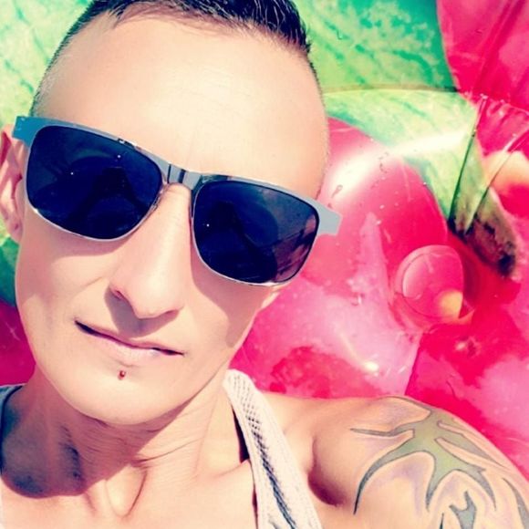 Meet your Posher, Jessica - Picture 1 of 1